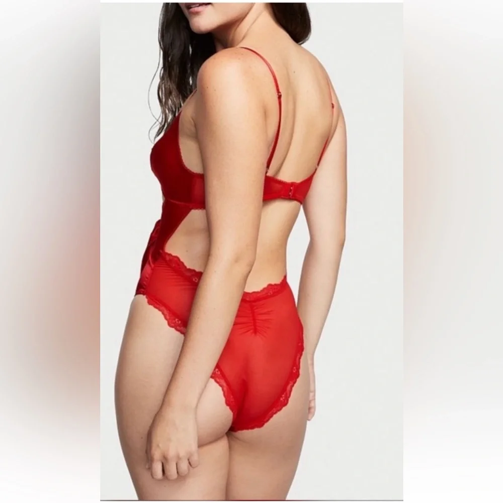 Bundle 💕Victoria's Secret 💕Red Satin Chemise with Bow Accents & Sleepshirt &🎁